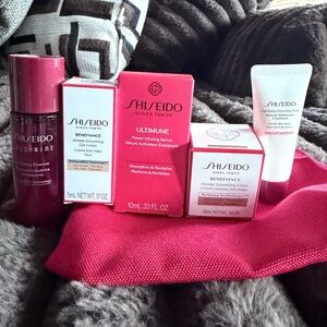 Shiseido Ultimune Serum and Benefiance Set - Red and White